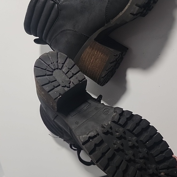 New black boots stacked heel - Picture 4 of 4